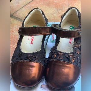 Maturing Toddler Girl Mary Jane Shoes 9-9.5 New